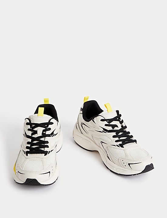 Zapatillas deportivas gruesas con detalle de malla