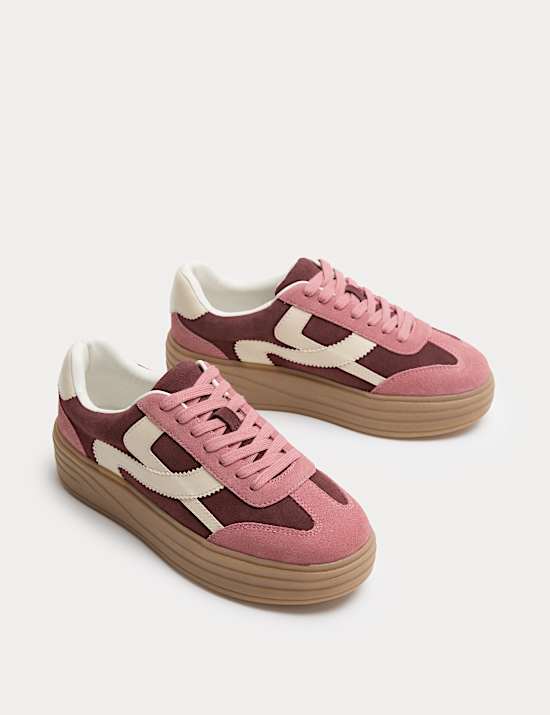 Suède sneakers met plateauzool en zijdetail