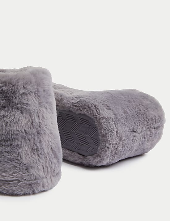 Zapatillas tipo bota imitaci&oacute;n de piel