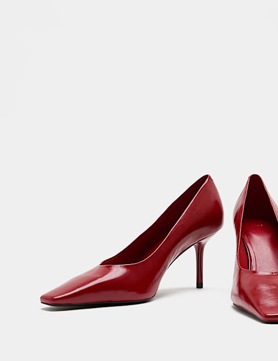 Escarpins en cuir &agrave; talons aiguilles et bout fusel&eacute;
