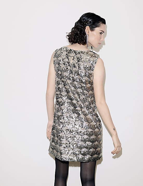Robe coupe courte ornée de sequins