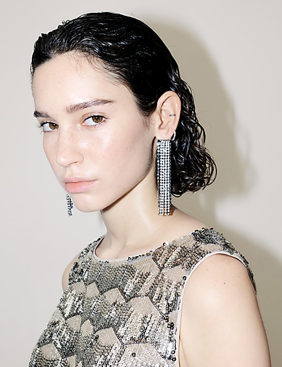 Robe coupe courte ornée de sequins