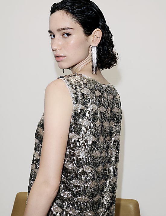 Robe coupe courte ornée de sequins