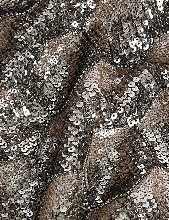 Robe coupe courte ornée de sequins