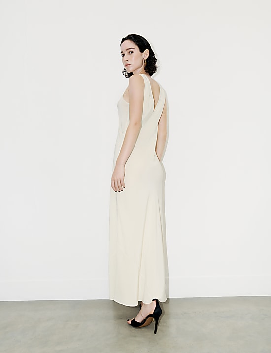 Robe longue pure soie à bordures en dentelle