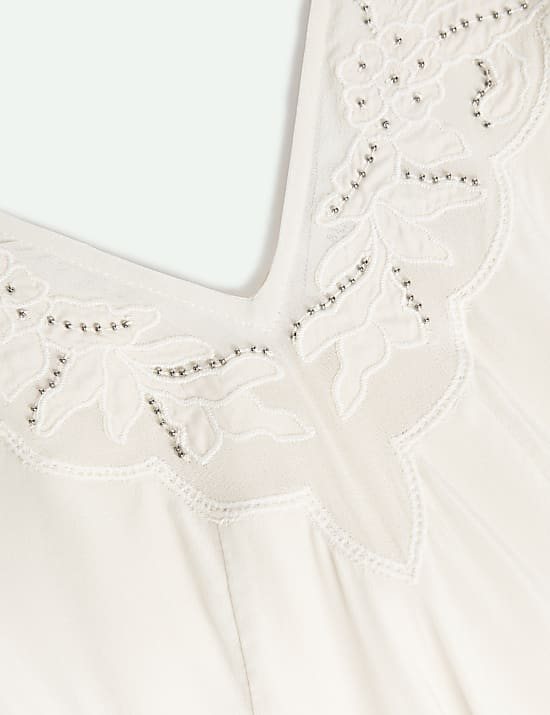 Robe longue pure soie à bordures en dentelle