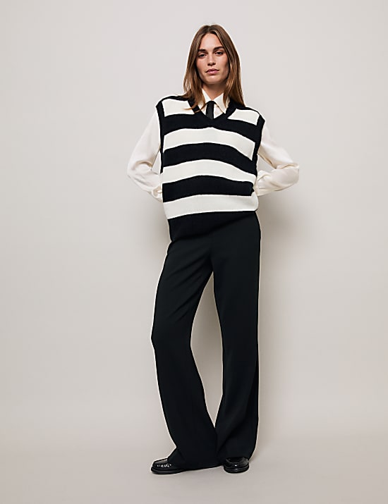 גופייה בגזרה נוחה מבד עשיר בצמר מרינו בשילוב אנגורה