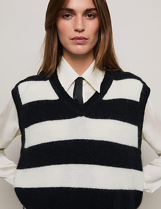 גופייה בגזרה נוחה מבד עשיר בצמר מרינו בשילוב אנגורה