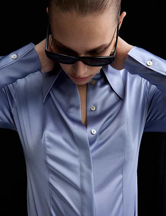 Dopasowana satynowa koszula z długim rękawem i kołnierzem