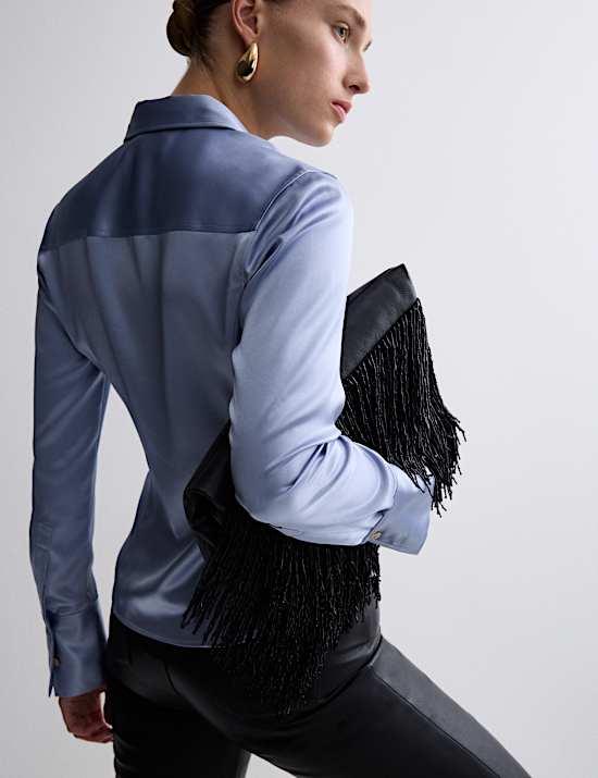 Dopasowana satynowa koszula z długim rękawem i kołnierzem