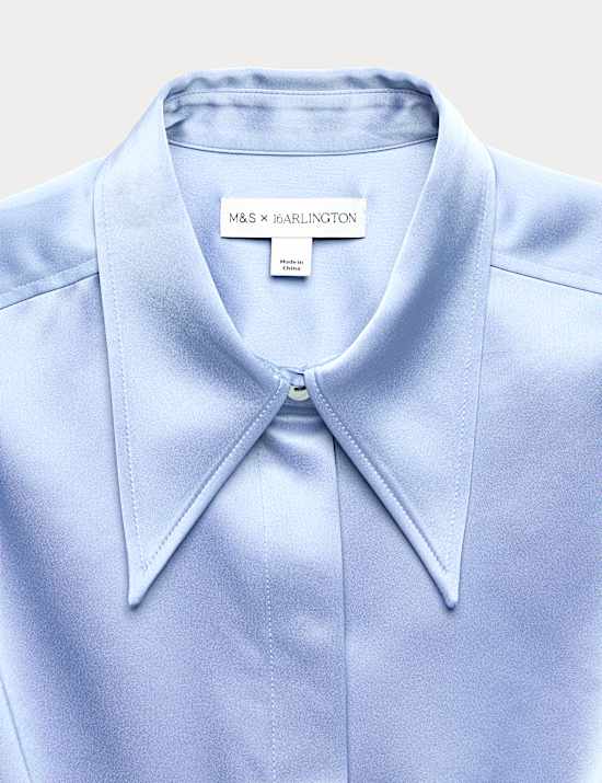 Dopasowana satynowa koszula z długim rękawem i kołnierzem