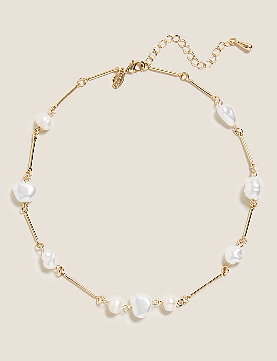 Short Pearl Effect Metal Detail Necklace