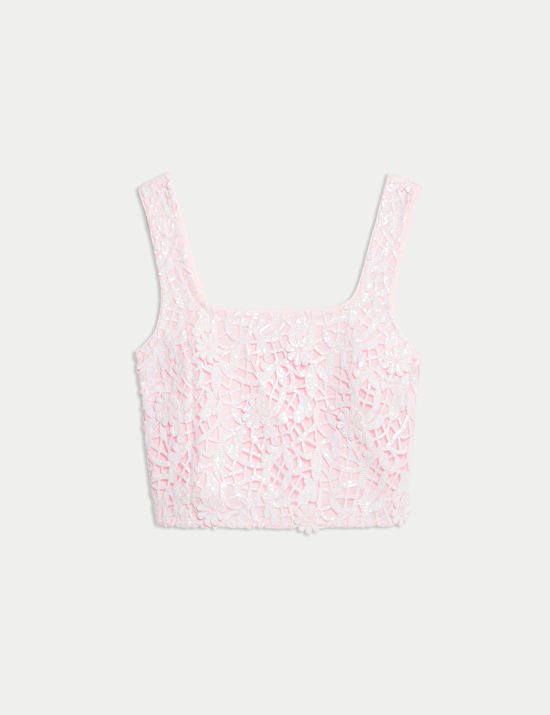 קרופ טופ עם מחשוף מרובע וחיתוכים