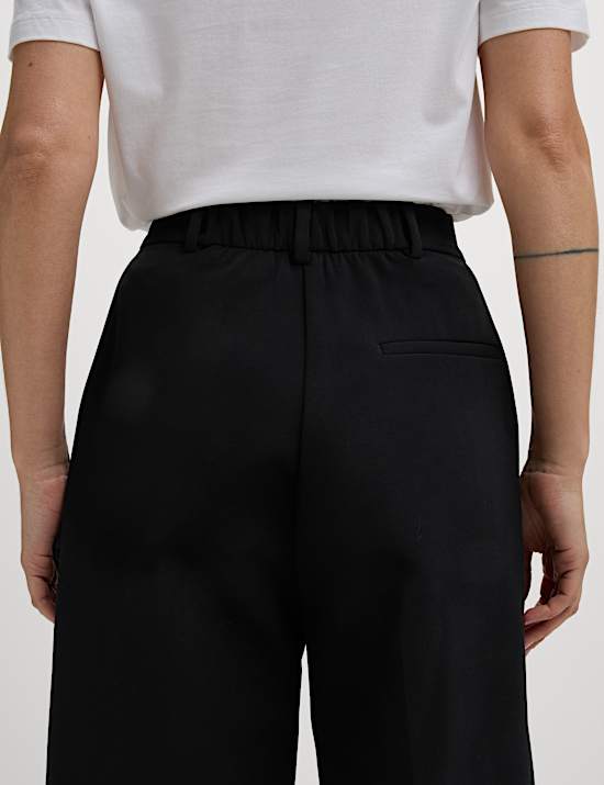 Korte bermudabroek met hoge taille en geplooide voorzijde