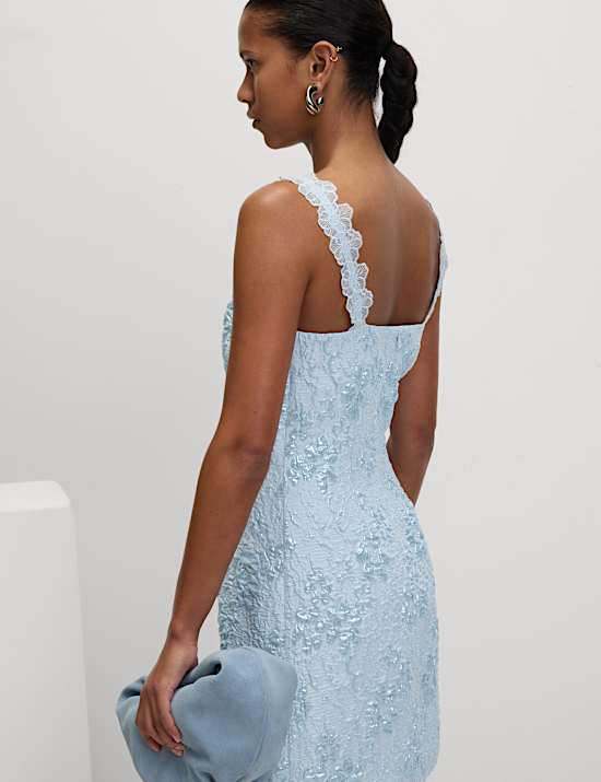 Robe coupe courte en dentelle jacquard