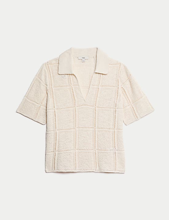 Top de punto en algod&oacute;n con cuello con pespuntes abiertos