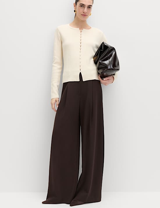 Cardigan ajusté à fermeture boutonnée, toucher doux