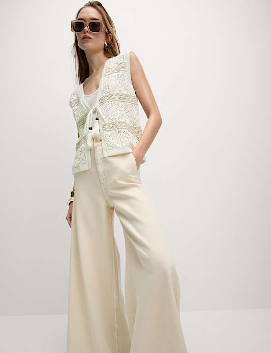 Gilet de costume raccourci coupe cintr&eacute;e en coton textur&eacute;