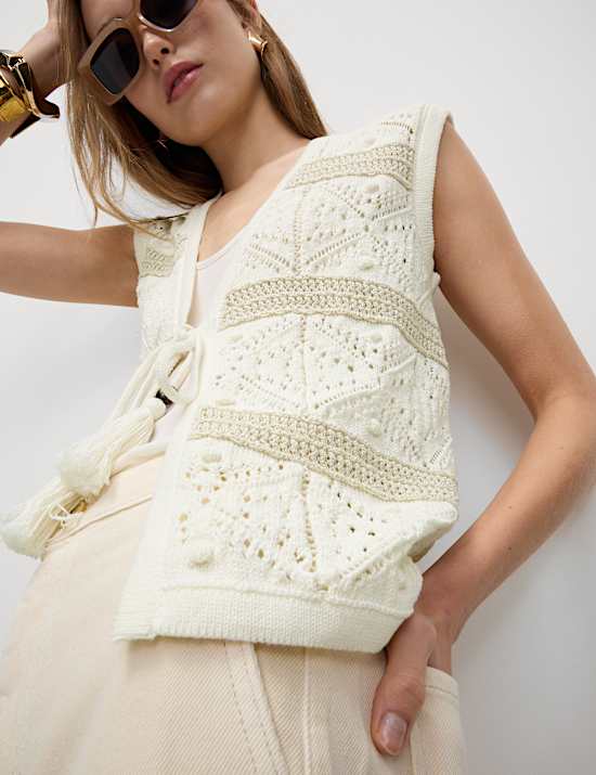 Gilet de costume raccourci coupe cintr&eacute;e en coton textur&eacute;