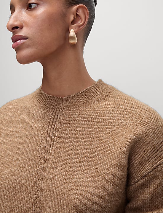 Su&eacute;ter informal texturizado de cuello redondo