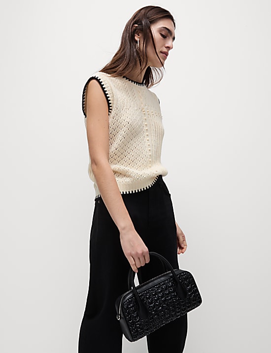 Top de chaleco de punto texturizado con puntadas en fusta