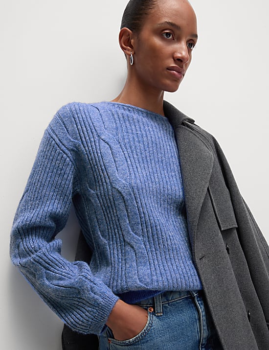 Pullover mit Zopfmuster, Rundhalsausschnitt und Wollanteil