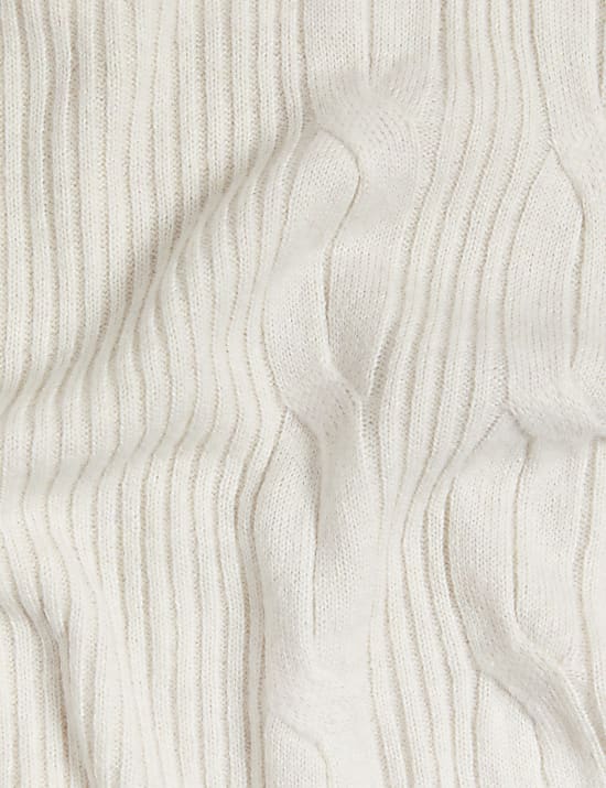 Trui met wol, ronde hals en kabelsteek