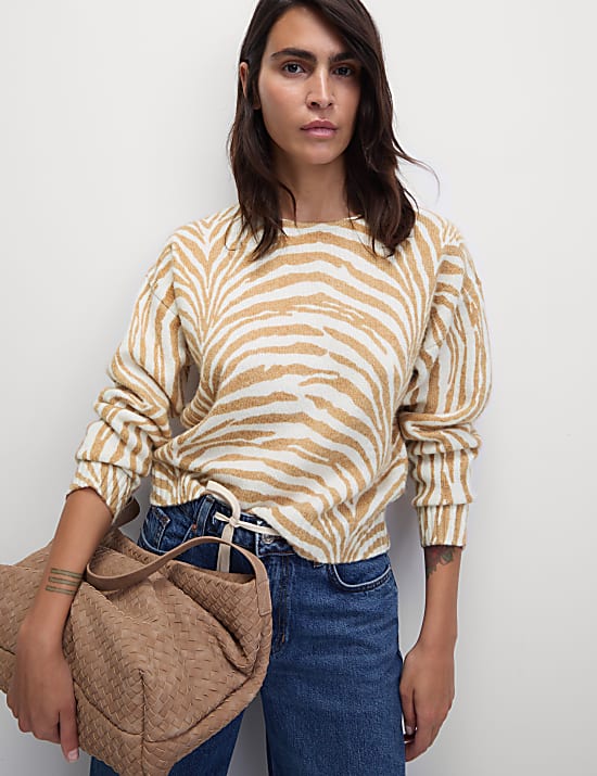 Su&eacute;ter informal de lana de canal&eacute; con estampado animal