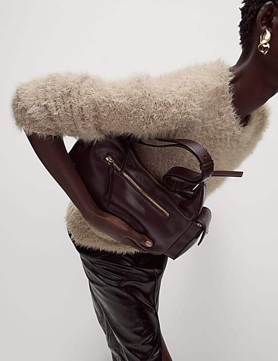 סריג עם צווארון עגול מבד עם טקסטורה