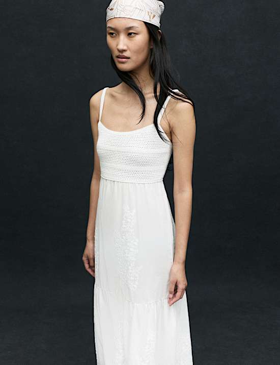 שמלת מידקסי סרוגה מתערובת כותנה עם מלמלה