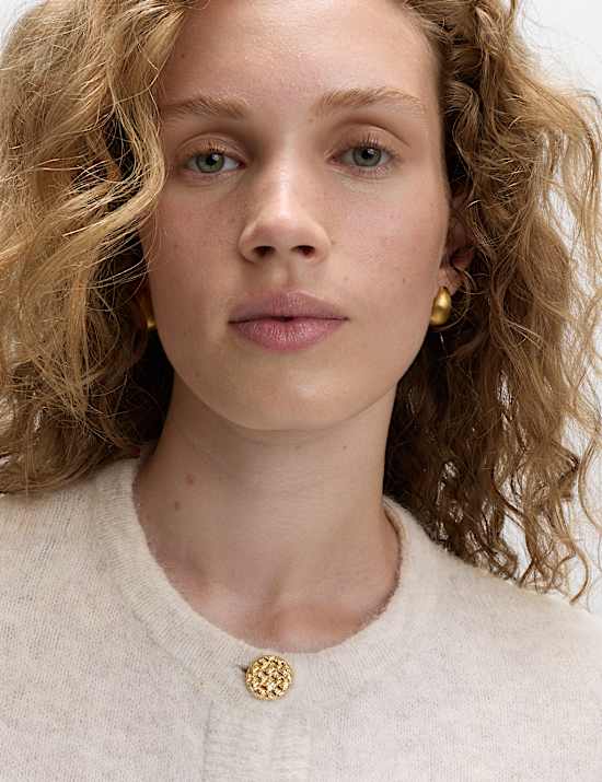 Kort, gebreid vest van een alpacablend met knoopsluiting