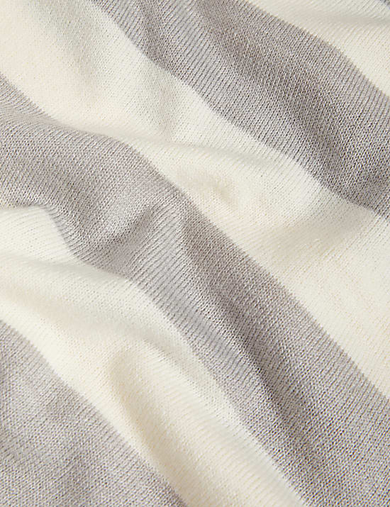 Superzachte trui met ronde hals en streepmotief