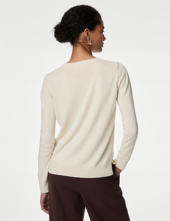 Mimoř&aacute;dně měkk&yacute; svetr s v&yacute;střihem ke krku