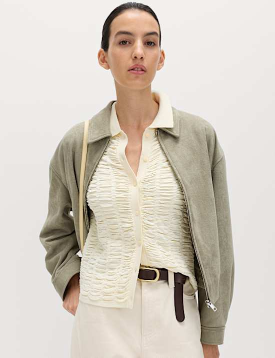 Nauwsluitend vest met kraag en structuur