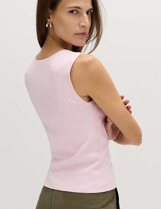 Gebreid vest met vierkante hals en slanke pasvorm