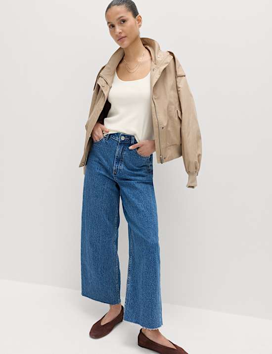 Square Neck Slim Fit Knitted Vest