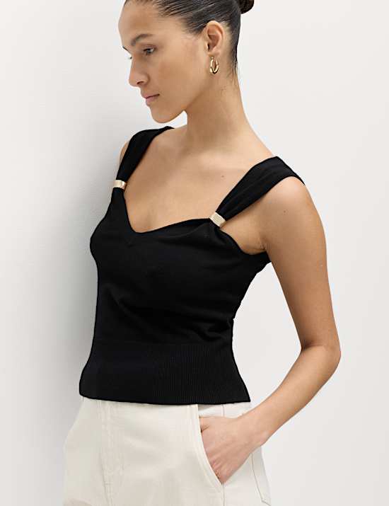 Hardware Detail Slim Fit Cropped Knitted Vest