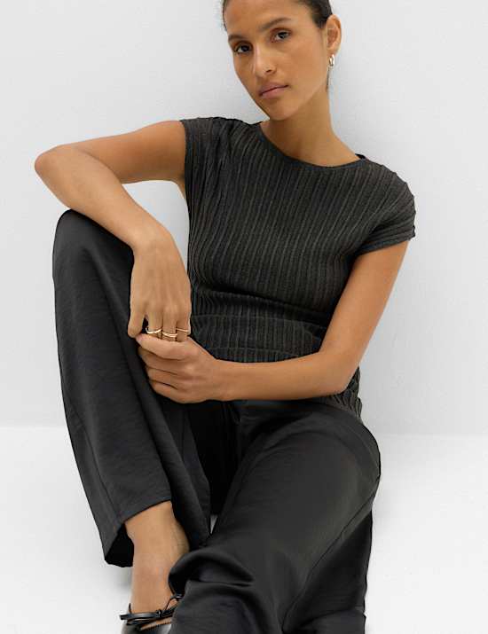 Ribbed Slash Neck Fitted Knitted Top