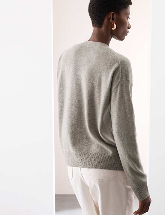 Vest van zuiver kasjmier met knoopsluiting en V-hals