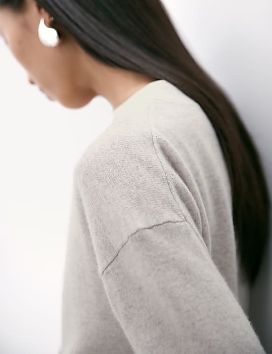 Gilet &agrave; col en V et fermeture avant boutonn&eacute;e 100 % cachemire