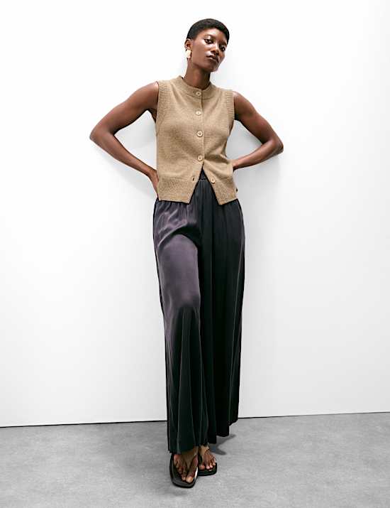 אפודה סרוגה מקשמיר טהור עם כפתורים לכל האורך