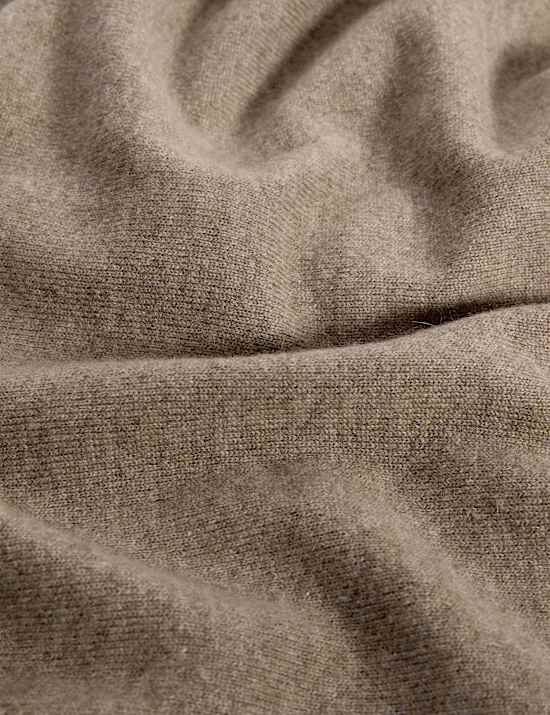 אפודה סרוגה מקשמיר טהור עם כפתורים לכל האורך