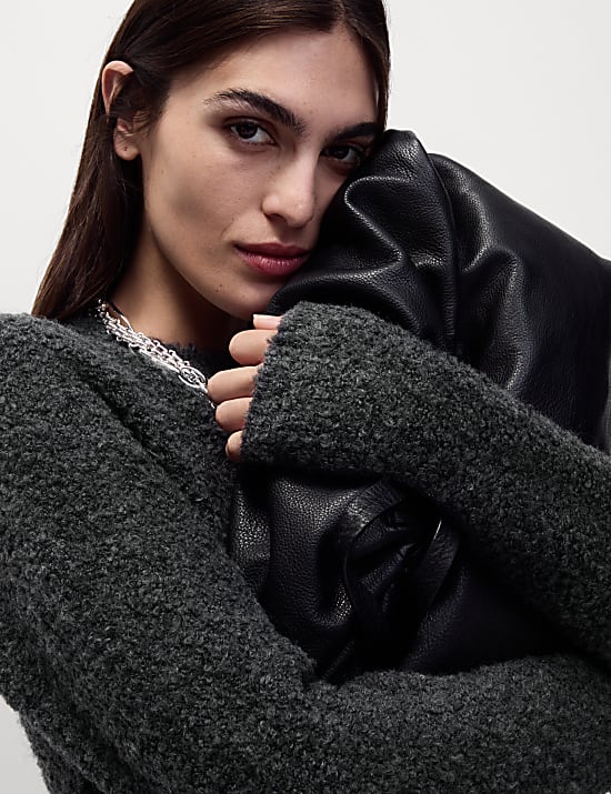 Volný texturovaný svetr s kulatým výstřihem