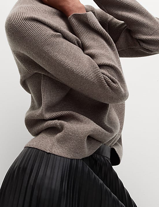 Žebrovaný svetr s rolákovým límcem