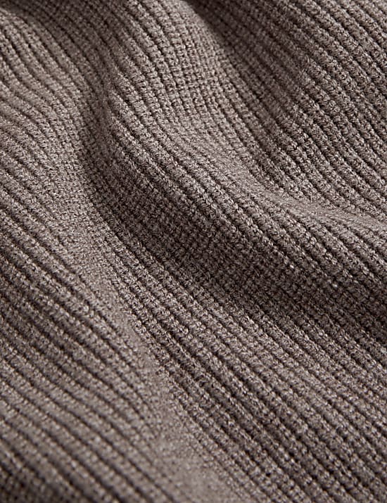 Žebrovaný svetr s rolákovým límcem