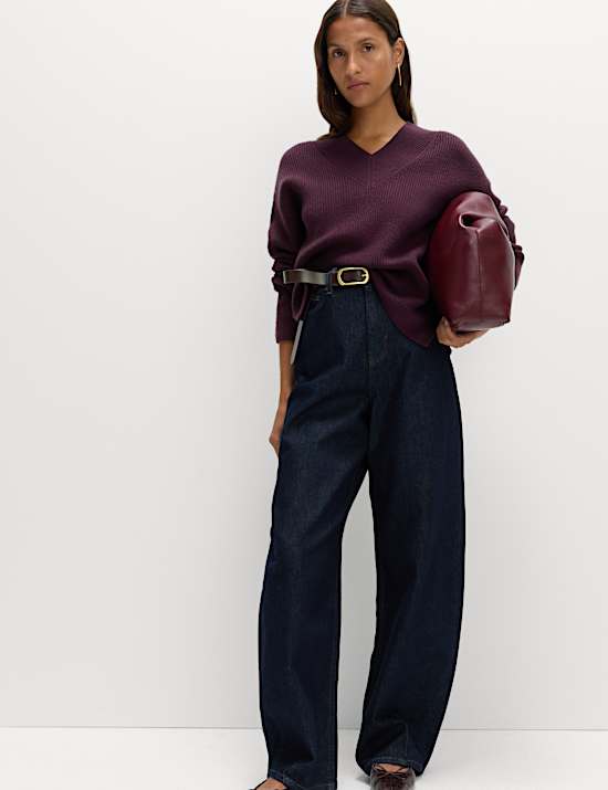 Pull côtelé coupe décontractée à col en V