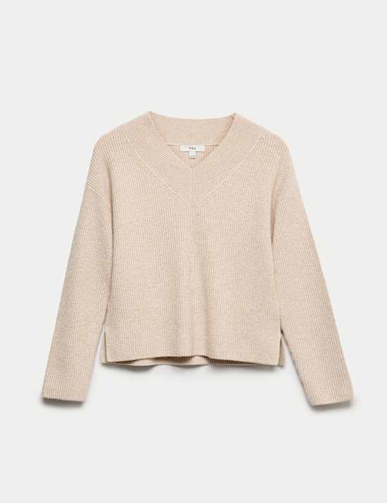 סריג ריב בגזרה נינוחה עם צווארון וי