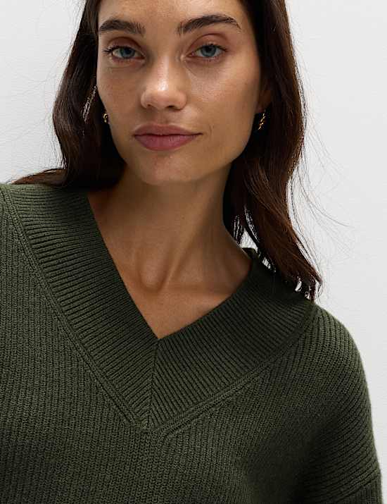 Ribbed V-Neck Relaxed Jumper