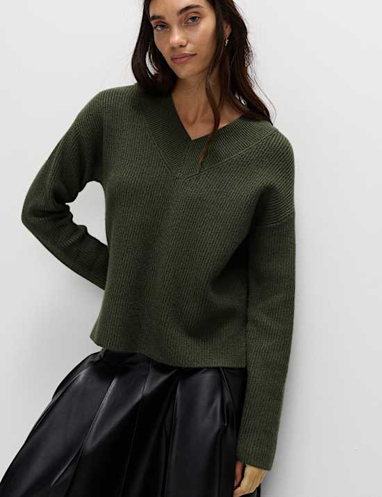 Ribbed V-Neck Relaxed Jumper