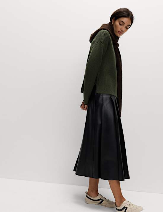 Ribbed V-Neck Relaxed Jumper